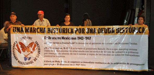 Braceros hold a streamer explaining why they are going to New York and Washington, D.C. Photo by NOEL T. PANGILINAN