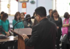 Fr. Fred Vergara leads a prayer at the start of the forum at the St. James Episcopal Church. Photo by NOEL PANGILINAN